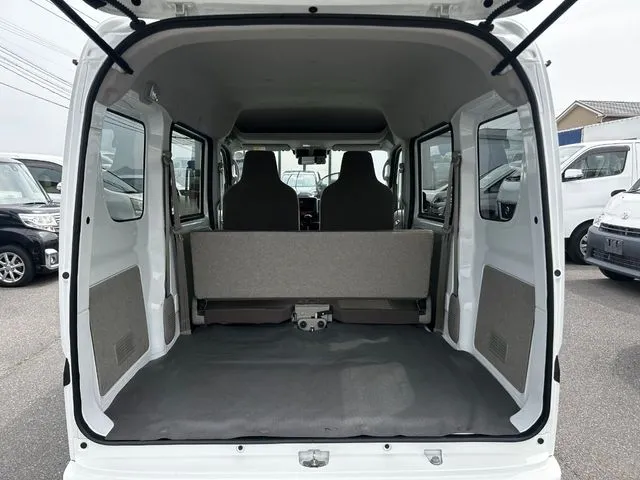 エブリイバン（スズキ）の車両写真