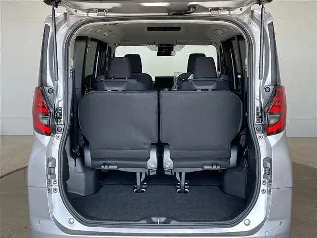 トヨタ　ノア　ハイブリッド