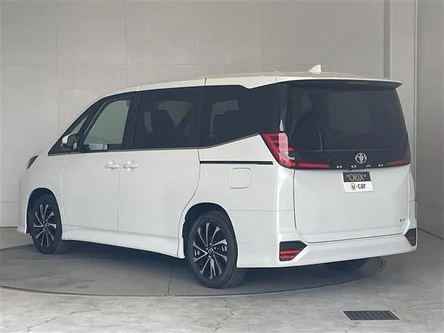 トヨタ　ノア　ハイブリッド