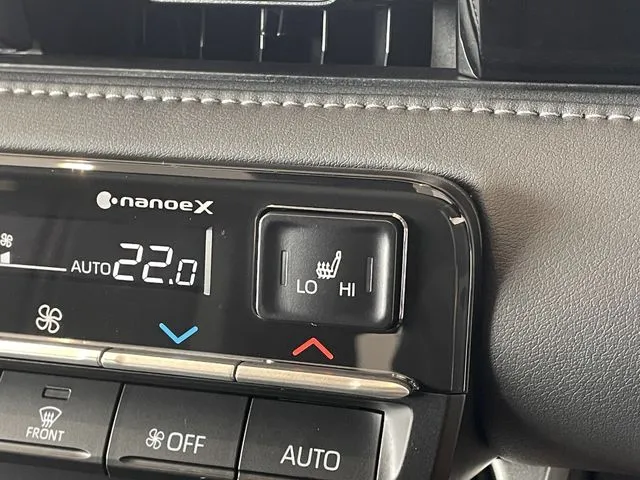 トヨタ　ノア　ハイブリッド