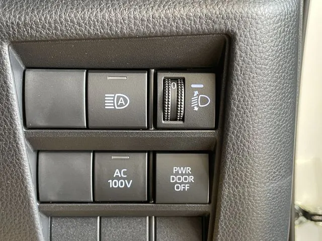 トヨタ ヴォクシー ハイブリッド