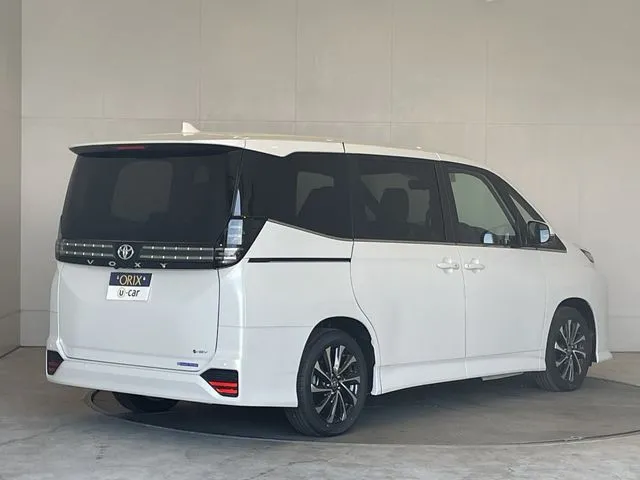 トヨタ ヴォクシー ハイブリッド