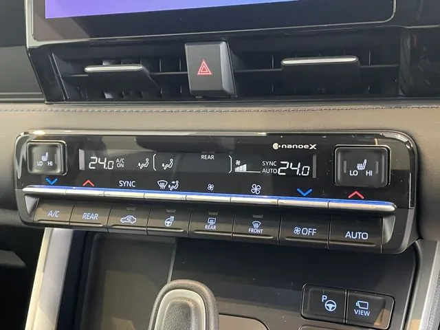 トヨタ　ヴォクシー　ハイブリッド