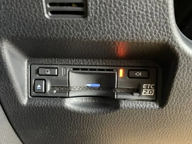 トヨタ　ヴォクシー　ハイブリッド