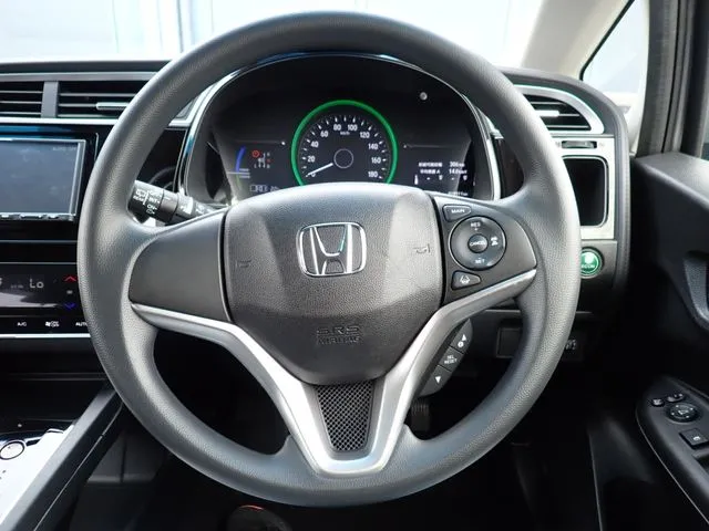 シャトル　ハイブリッド（ホンダ）の車両写真