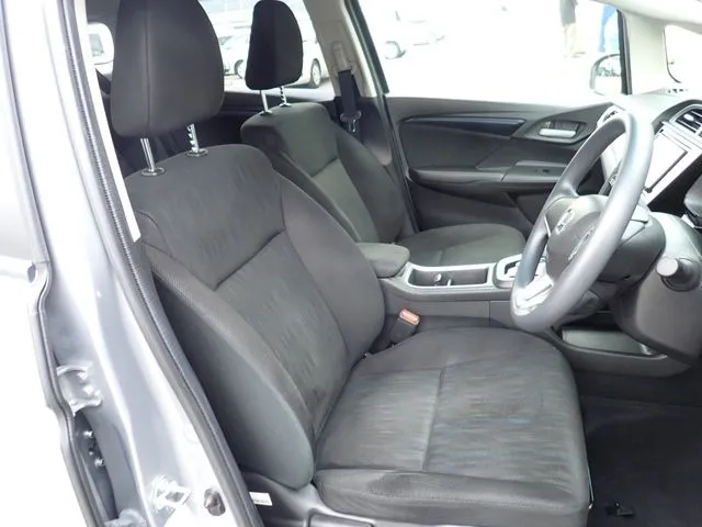 シャトル　ハイブリッド（ホンダ）の車両写真