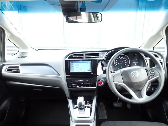 シャトル　ハイブリッド（ホンダ）の車両写真