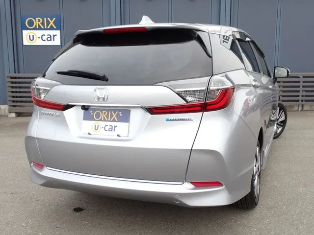 シャトル　ハイブリッド（ホンダ）の車両写真