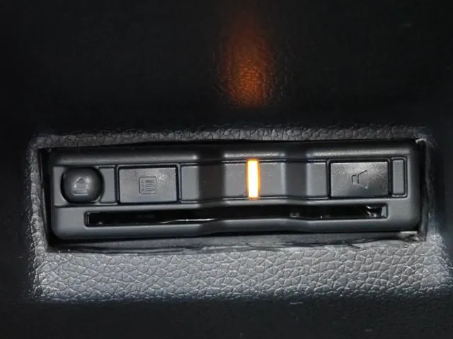 シャトル　ハイブリッド（ホンダ）の車両写真