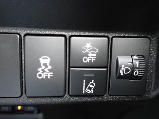 シャトル　ハイブリッド（ホンダ）の車両写真