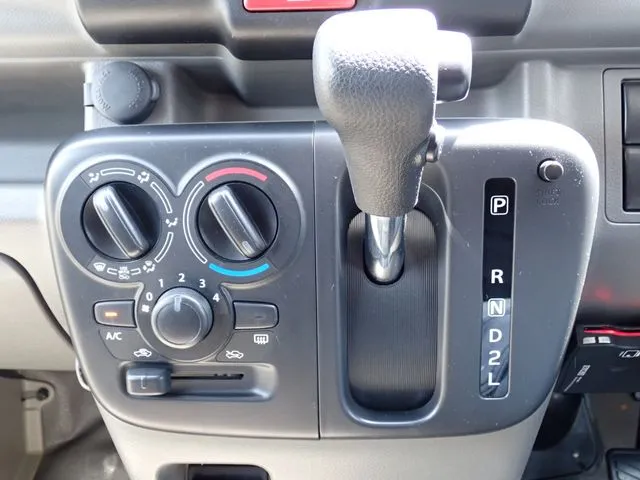 エブリイバン（スズキ）の車両写真