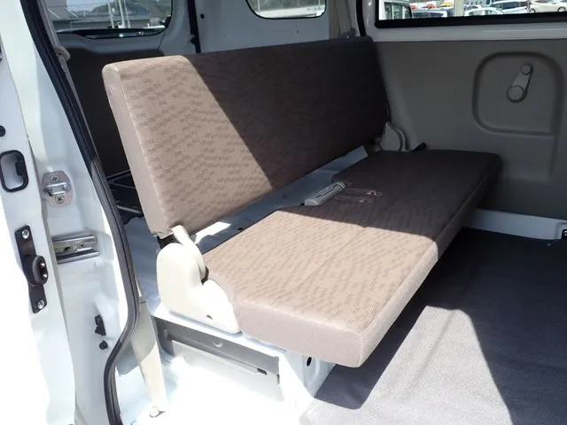 エブリイバン（スズキ）の車両写真