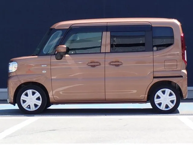 スペーシア（スズキ）の車両写真