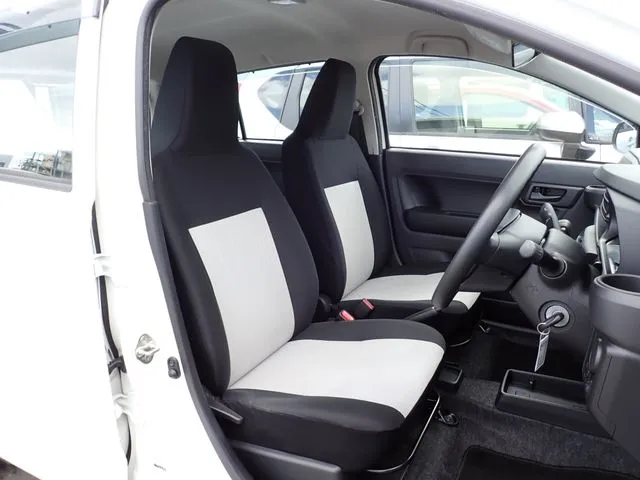 ミラ　イース（ダイハツ）の車両写真