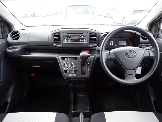 ミラ　イース（ダイハツ）の車両写真