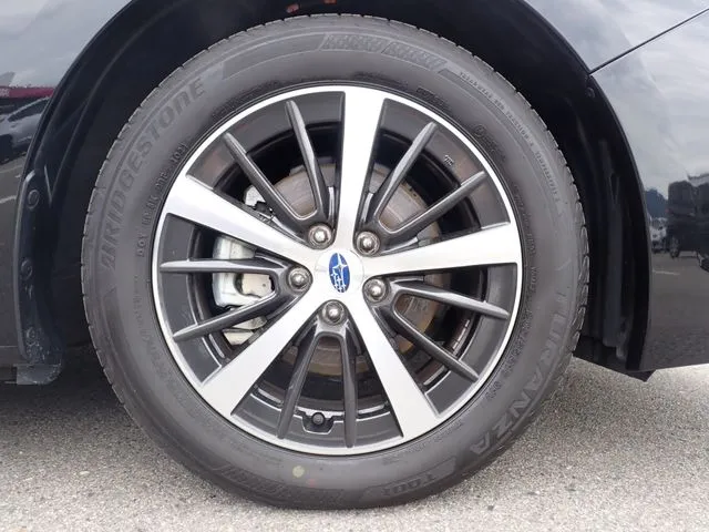 インプレッサスポーツ（スバル）の車両写真