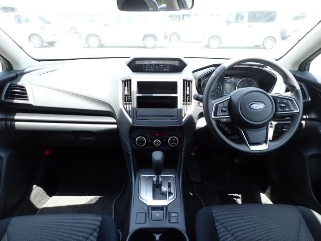 インプレッサスポーツ（スバル）の車両写真