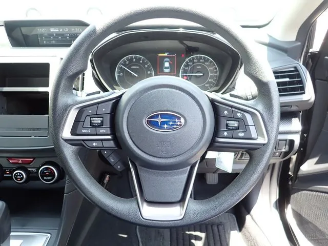 インプレッサスポーツ（スバル）の車両写真