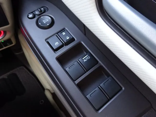 N BOX(ホンダ)の車両写真