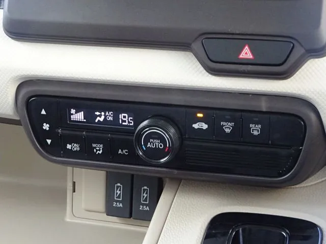 N BOX(ホンダ)の車両写真