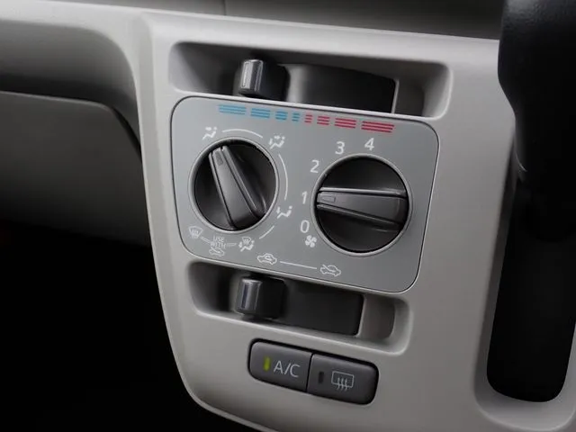 ミラ イース(ダイハツ)の車両写真