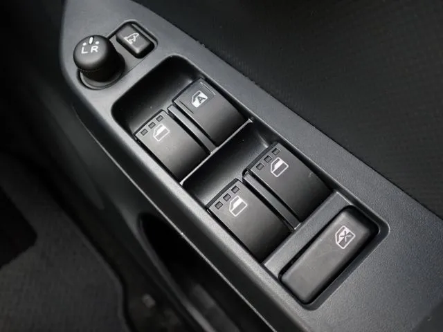 ミラ イース(ダイハツ)の車両写真