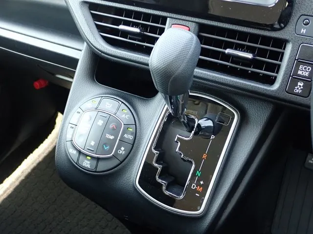 ヴォクシー(トヨタ)の車両写真