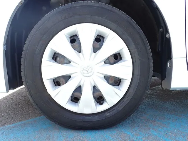 ヴォクシー(トヨタ)の車両写真