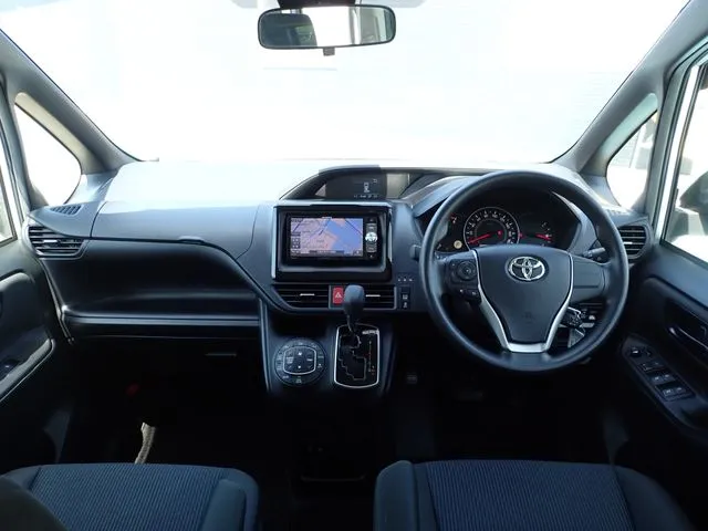 ヴォクシー(トヨタ)の車両写真