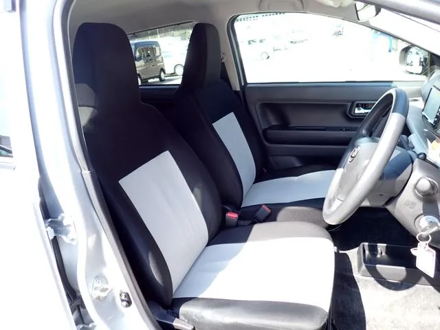 ミラ　イース（ダイハツ）の車両写真