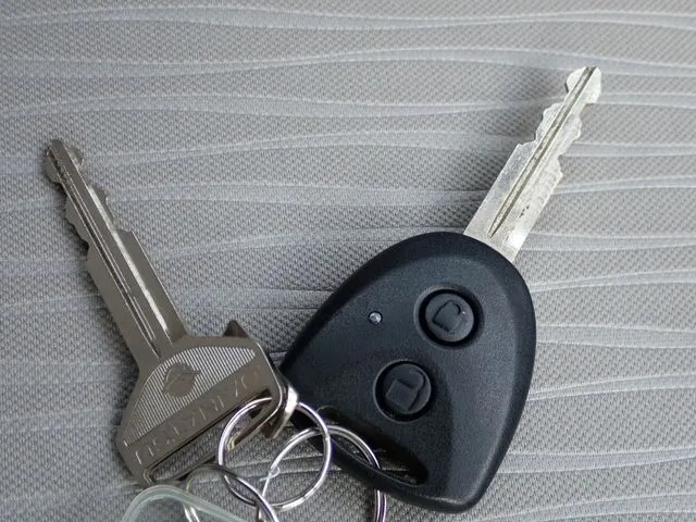 ミラ　イース（ダイハツ）の車両写真