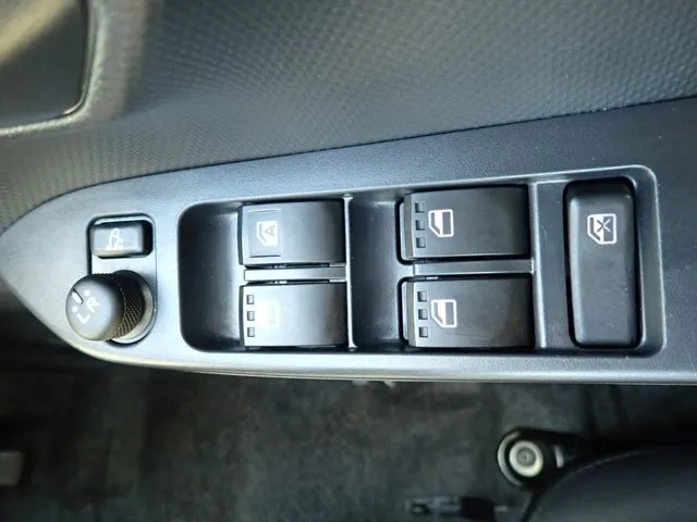 ミラ　イース（ダイハツ）の車両写真