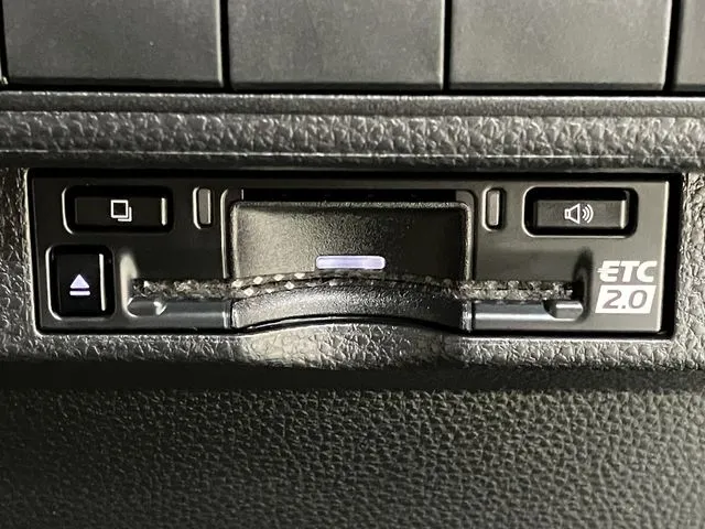 カローラ　ツーリング　ハイブリッド（トヨタ）の車両写真