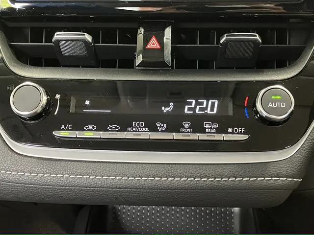 カローラ　ツーリング　ハイブリッド（トヨタ）の車両写真