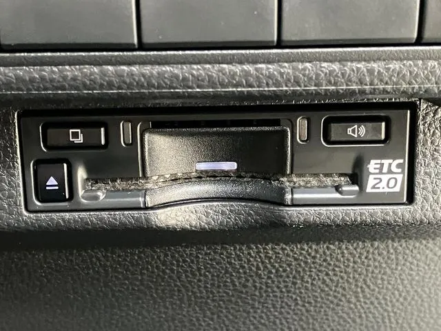 カローラ ツーリング ハイブリッド(トヨタ)の車両写真