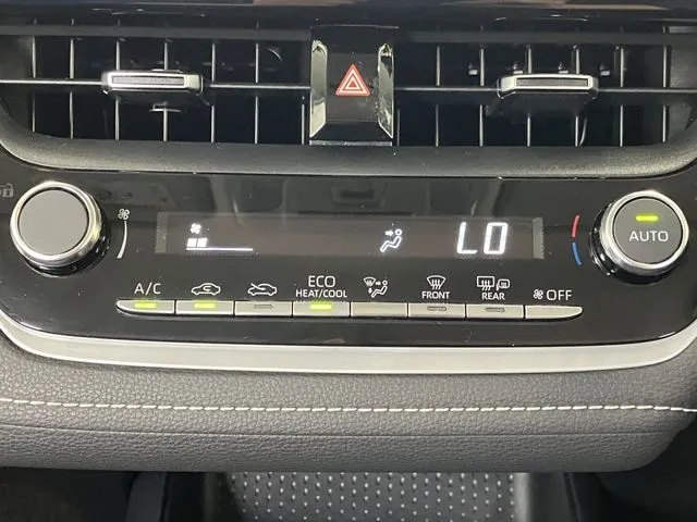 カローラ ツーリング ハイブリッド(トヨタ)の車両写真