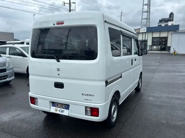 エブリイバン（スズキ）の車両写真