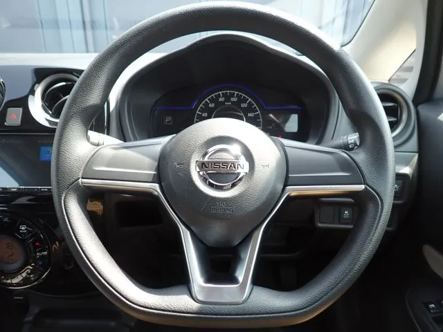 ノート(ニッサン)の車両写真