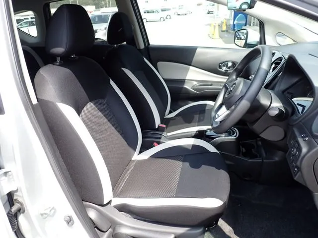 ノート(ニッサン)の車両写真