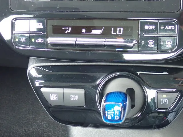 プリウス（トヨタ）の車両写真