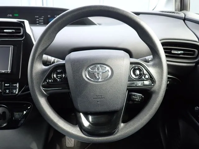 プリウス（トヨタ）の車両写真