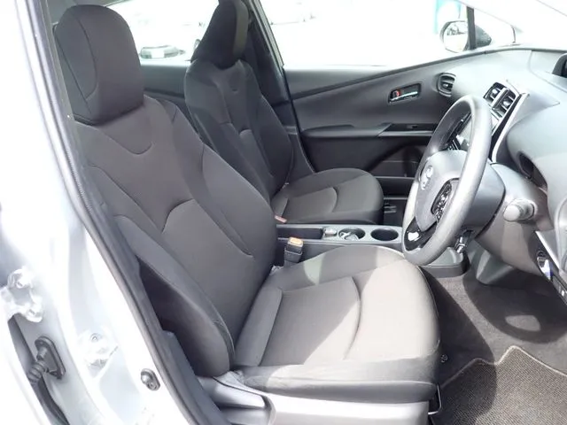 プリウス（トヨタ）の車両写真