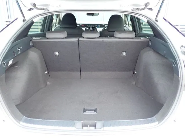 プリウス（トヨタ）の車両写真