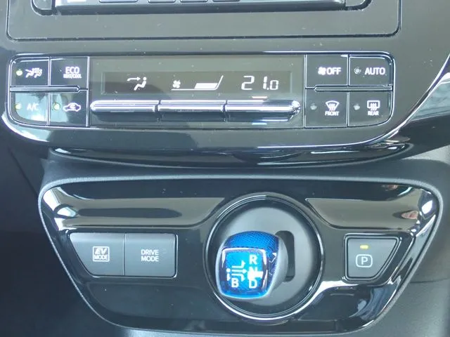 プリウス（トヨタ）の車両写真