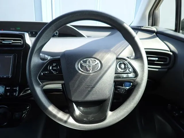 プリウス（トヨタ）の車両写真