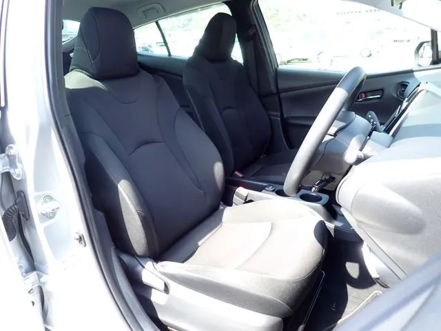 プリウス（トヨタ）の車両写真