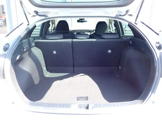 プリウス（トヨタ）の車両写真