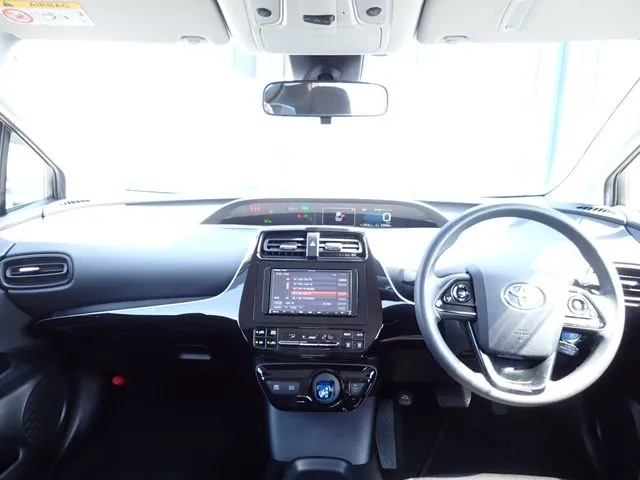 プリウス（トヨタ）の車両写真