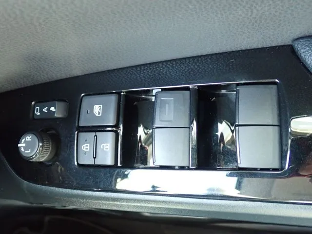 プリウス（トヨタ）の車両写真