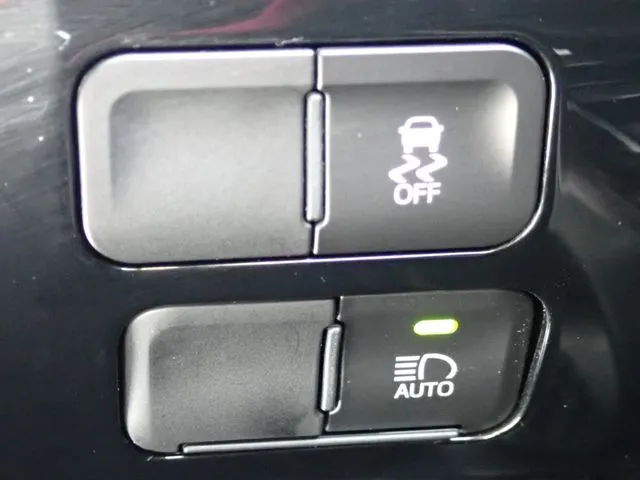 プリウス（トヨタ）の車両写真